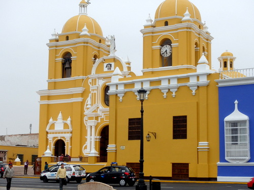 Walk about Trujillo, Peru.